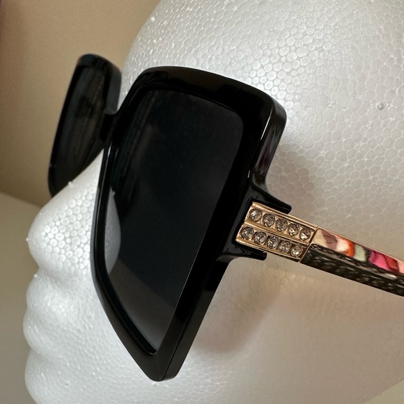 NEW one size fits most STYLISH SUNGLASSES - Picture 3 of 4